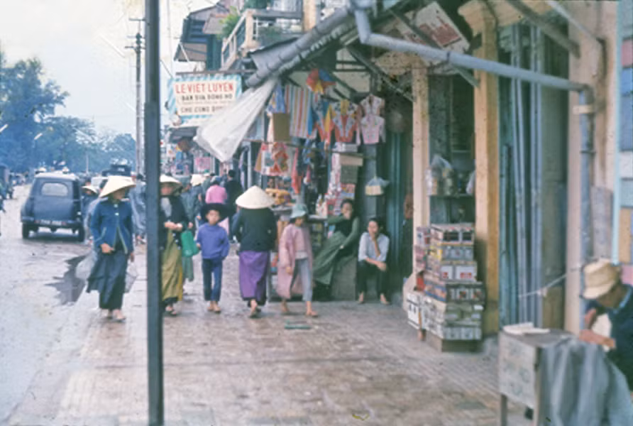 Một góc phố nhộn nhịp của Huế.