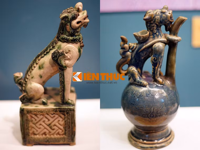 Tượng nghê chầu làm bằng gốm men trắng và lục dùng làm đồ thờ cúng (trái) và Bình rót có quai hình nghê làm bằng gốm men lam xám dùng để đựng nước, rượu cúng (phải) thời Mạc, thế kỷ 16.