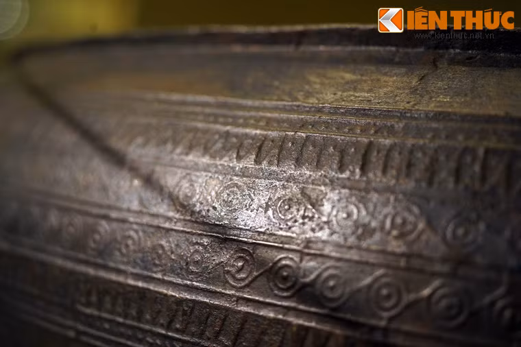 Trong văn hóa Đông Sơn, trống đồng giữ một vị trí vô cùng quan trọng trong sinh hoạt xã hội của người Việt cổ. Về cơ bản thì trống là một nhạc khí dùng trong những lễ tiết lớn của cả cộng đồng. Trống đồng còn được dùng trong lễ mai táng chôn theo người chết, trong lễ hội cầu mùa và là biểu tượng quyền lực của tầng lớp thống trị thời kỳ Hùng Vương dựng nước.