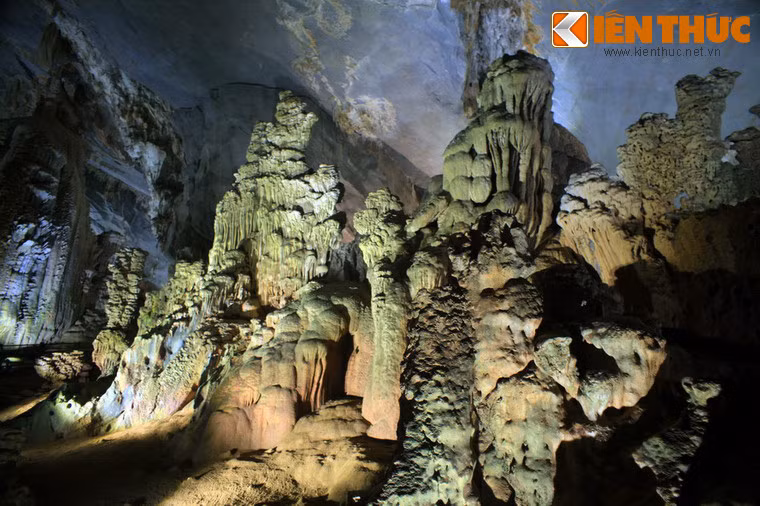 Phong Nha nổi tiếng với những khối đá độc đáo được đặt tên theo các hình dạng tự nhiên như "Sư tử", "Kỳ lân", "Vô chầu", "Cung đình" hay "Tượng Phật"...