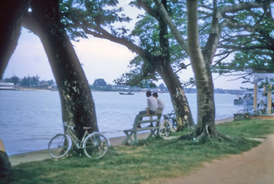 Nét đơn sơ của khu vực bờ sông Hàn.
