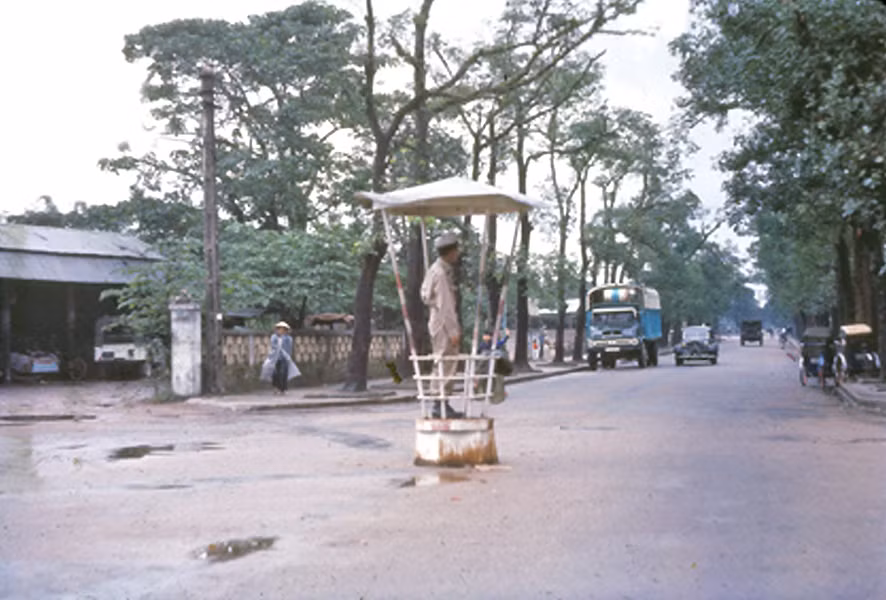 Cảnh sát giao thông tại một ngã tư.