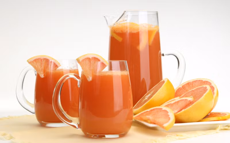 Nước ép cam và bưởi: Vitamin C có trong cam và bưởi có khả năng ngăn ngừa oxy hóa, tăng khả năng phục hồi của vết thương và ngăn nhiễm trùng…/.