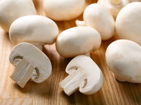Nấm rất giàu chất dinh dưỡng và các hợp chất thực vật thiết yếu như phenol và chất chống oxy hóa đã được chứng minh là bảo vệ cơ thể bạn khỏi viêm mãn tính.