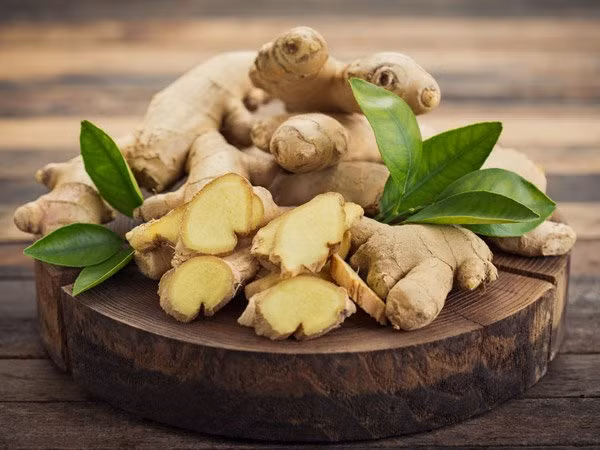 Gừng chứa một hợp chất hoạt tính sinh học thiết yếu được gọi là gingerol, được biết đến với đặc tính chống viêm và chống oxy hóa. Ảnh: Boldsky.