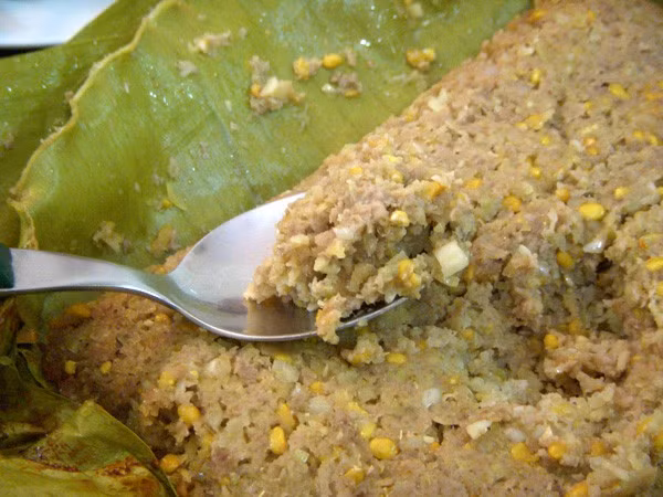 Mắm bò hóc: Miền Tây nước quanh năm nên phong phú các loại cá làm nguyên liệu mắm bò hóc, được người Khmer xem như đặc sản đãi khách quý. Từ loại mắm này, người ta có thể chế biến thành nhiều món ngon khác. Món nhanh nhất và nguyên chất nhất là mắm sống trộn với chanh, ớt, tỏi thêm chút đường gia giảm độ mặn, tăng thêm quyến rũ cho món ăn.