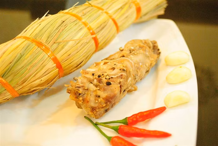 Tré Bình Định: Món đặc sản Quy Nhơn này thực ra đã có mặt ở hầu hết các tỉnh thành Trung Trung bộ thế nhưng nổi tiếng thơm ngon nhất vẫn là Tré Bình Định. Món ăn mang một hương vị rất riêng mà chỉ những con người ở Bình Định mới làm nên được.