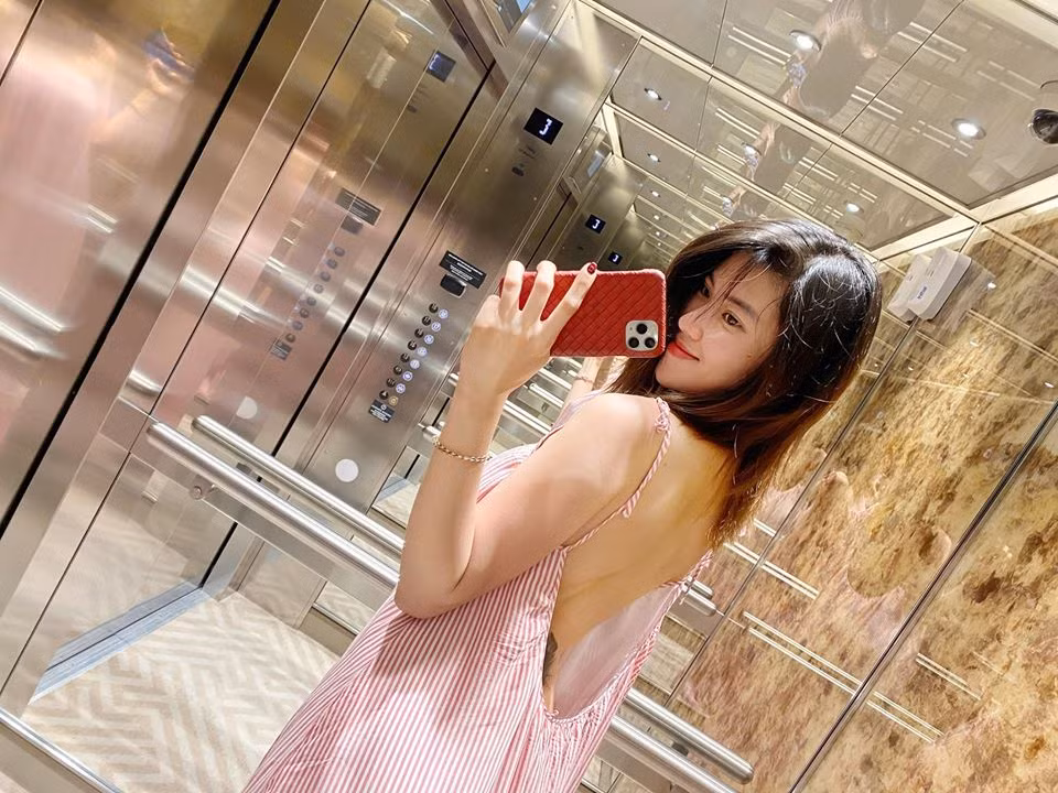 Dù không còn xuất hiện dày đặc trên các sàn diễn thời trang nhưng Thu Hằng vẫn làm nhiều người ghen tỵ bởi phong cách thời trang quyến rũ.