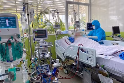 Phi công người Anh mắc COVID-19 có dấu hiệu tỉnh, tiến triển tri giác Phi cong nguoi Anh mac COVID-19 co dau hieu tinh, tien trien tri giac