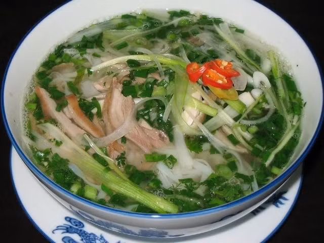 An pho ga cho hanh tuoi de sinh benh, hay bo ngay truoc khi qua muon