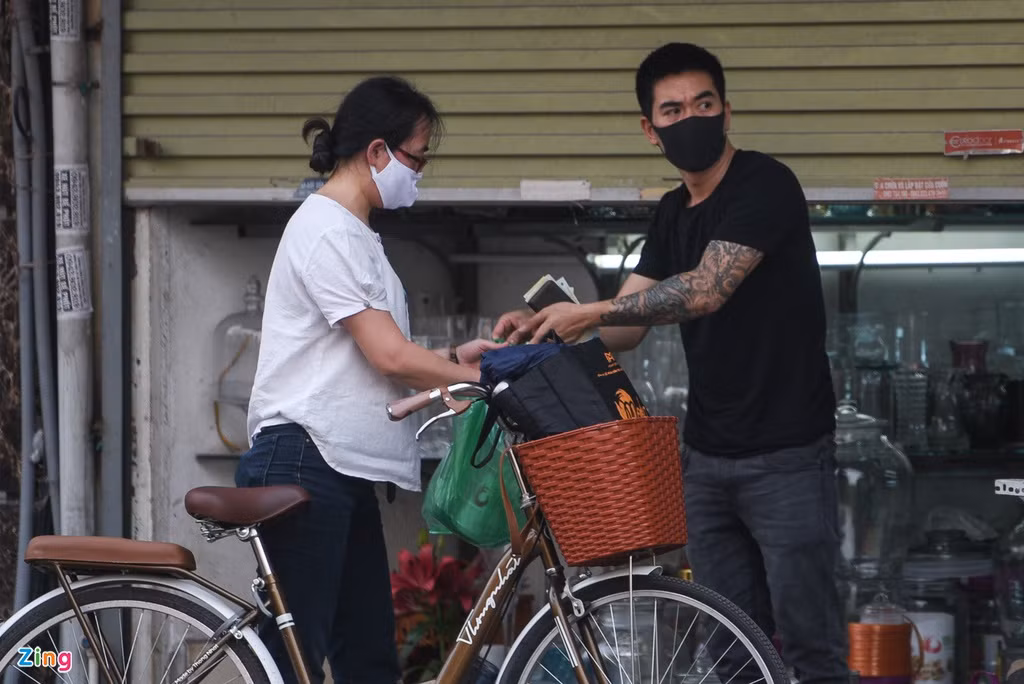 Cảnh buôn bán thò thụt trong lệnh cách ly xã hội - Hình 8 Canh buon ban tho thut trong lenh cach ly xa hoi-Hinh-8