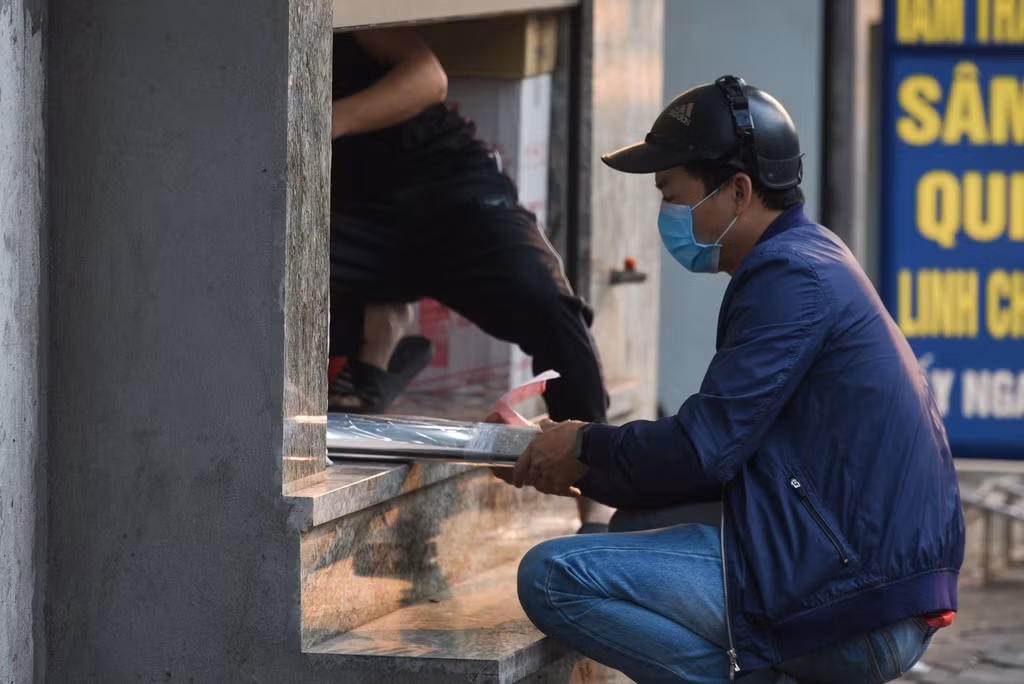 Cảnh buôn bán thò thụt trong lệnh cách ly xã hội - Hình 2 Canh buon ban tho thut trong lenh cach ly xa hoi-Hinh-2
