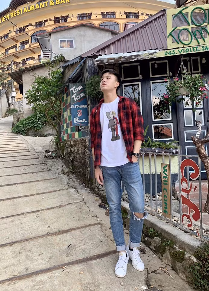Style trẻ trung và nam tính của Quang Trọng ghi điểm trong mắt các bạn nữ.