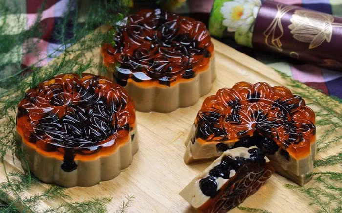 Người ta nói vui rằng trà sữa mà không có trân châu thì không khác gì đám cưới mà không có cô dâu nên chiếc bánh trung thu cũng không thể thiếu topping này được.