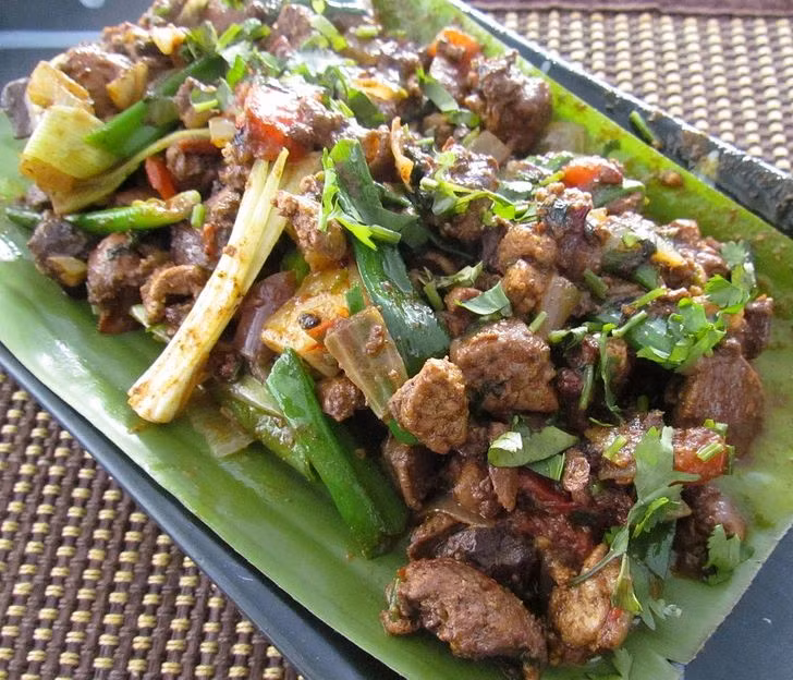 5. Gan bò: Một chuyên gia nói rằng đây có thể là một trong những thực phẩm giàu chất dinh dưỡng nhất. Chỉ 3,5 ounce (100 g) gan bò chứa 3,460% B12, giúp tế bào hồng cầu và giữ cho não của chúng ta khỏe mạnh. Nó cũng rất giàu protein rất quan trọng đối với mức năng lượng và sửa chữa tế bào.