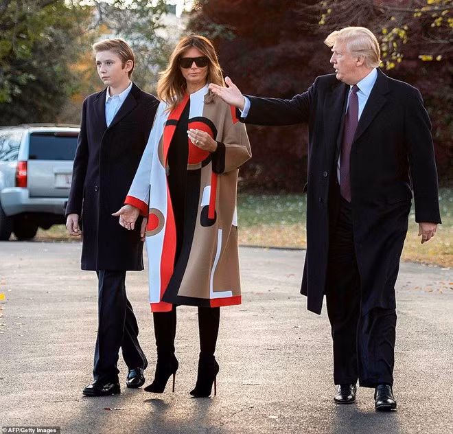 Mỗi lần xuất hiện, quý tử nhà Trump đều trở thành tâm điểm chú ý với thần thái cuốn hút và phong cách thời trang lịch lãm.