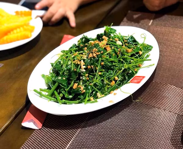 Ngoài ăn vì ngon, nhiều người còn chuộng rau bò khai vì nó còn được dùng như một vị thuốc quý.
