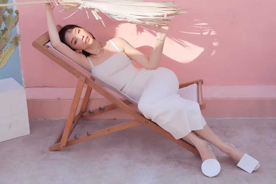 Phương pháp này kết hợp với việc lựa chọn nguồn thức ăn hợp lý và thường xuyên vận động tập luyện, Tóc Tiên có cho mình vóc dáng quyến rũ với đường cong chuẩn người mẫu. Ảnh: FB, Internet. Mời độc giả xem video "Bí quyết làm đẹp của sao Việt". Nguồn: VTC.