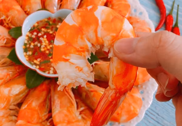 Hoảng hồn cô gái sốc phản vệ, suýt chết vì ăn 3 con tôm Hoang hon co gai soc phan ve, suyt chet vi an 3 con tom