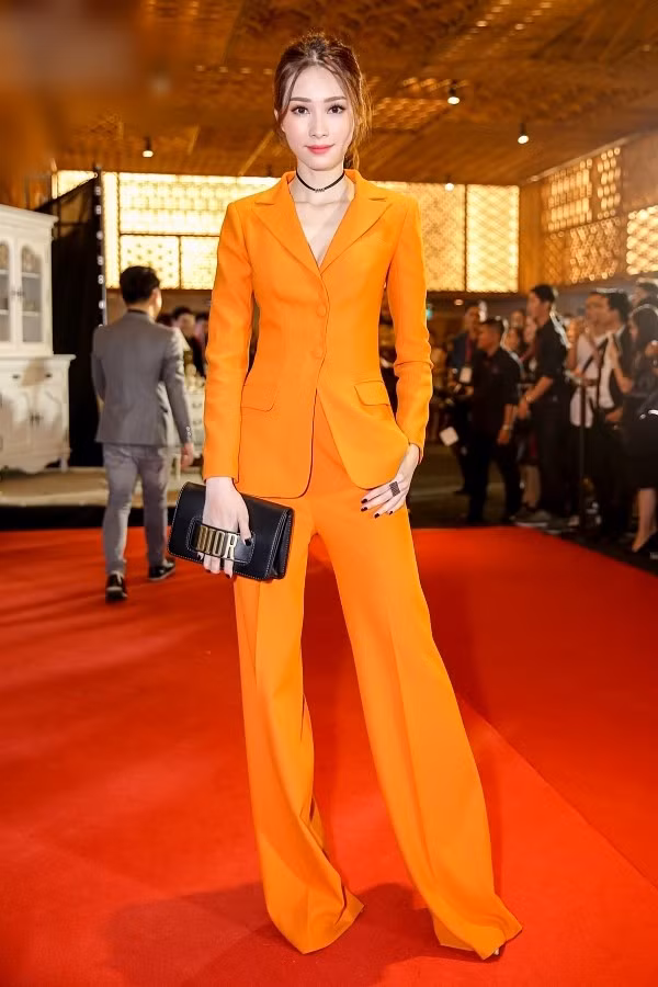 Hoa hậu Đặng Thu Thảo "lấn át" dàn mỹ nhân Việt khi diện suit phong cách menswear trên thảm đỏ với sắc cam nổi bật. Ảnh: Internet.