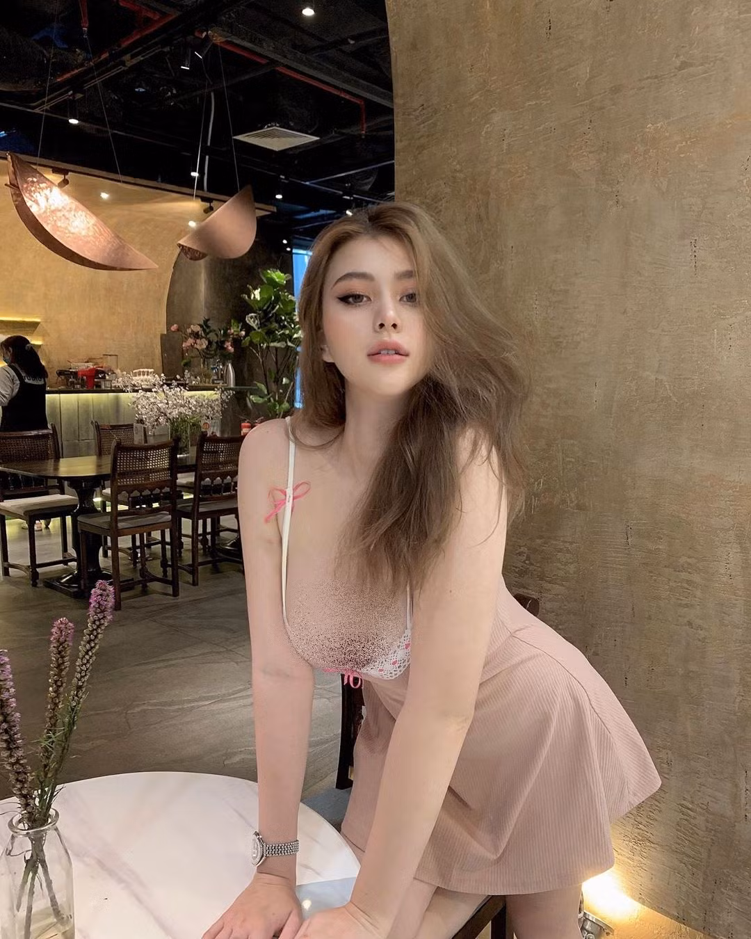 Theo đuổi gu ăn mặc gợi cảm khi còn nhỏ khiến Wilson Nhật Anh chịu không ít xì xào.