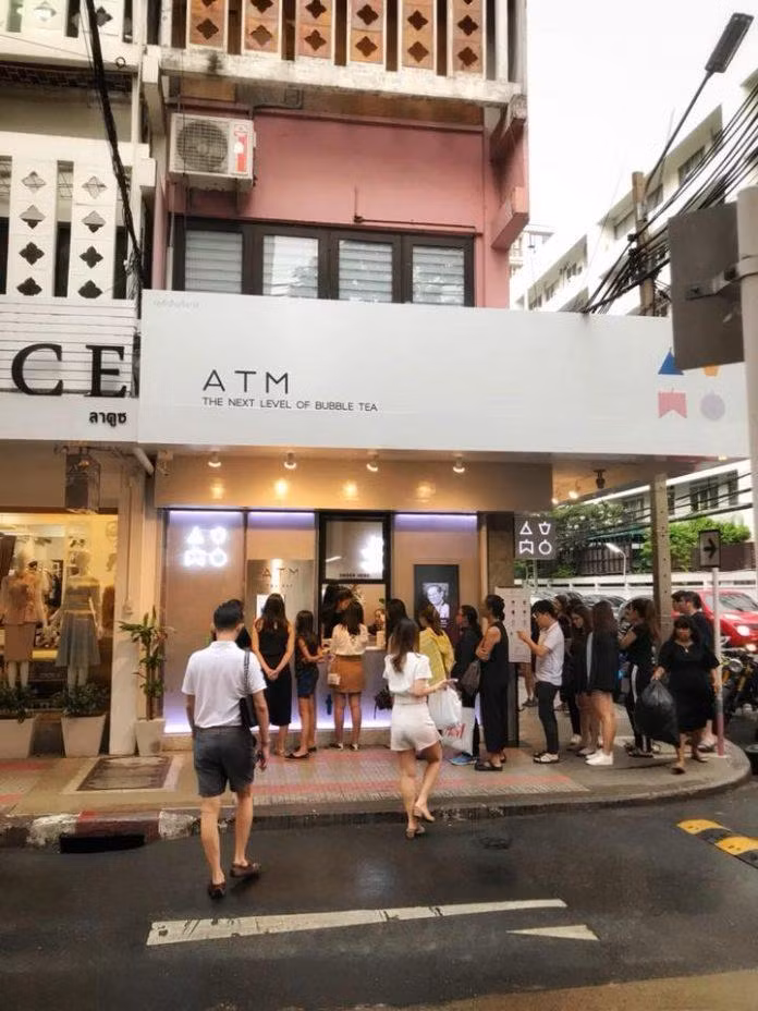 Hiện trong các trung tâm thương mại, cây ATM Tea Bar trở thành điểm check-in hút bạn trẻ. 