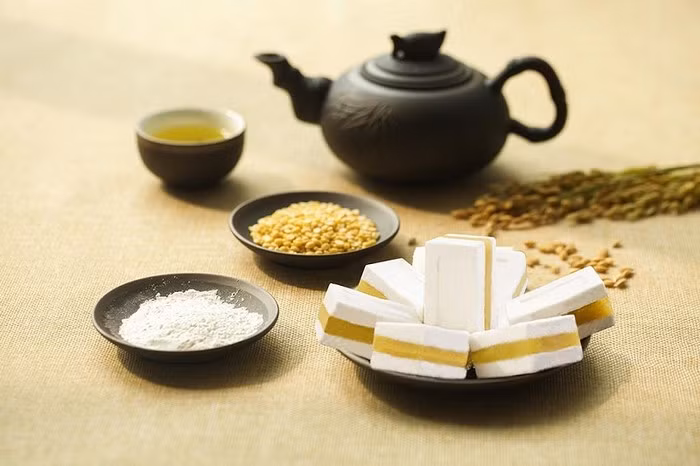 Tất cả hòa quyện với nhau, thật đậm đà không thể nào quên. Với phong tục đón Tết của người Cao Bằng, thì chừng nào trong nhà còn bánh khảo, chừng đó vẫn còn là Tết. 