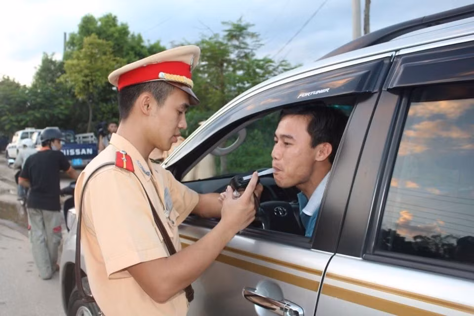 Uong ruou bia sau bao lau thi kiem tra khong con nong do con?