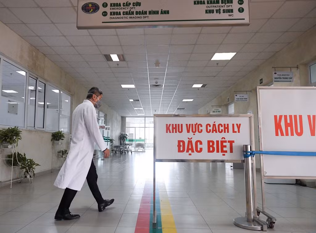 Benh nhan tai duong tinh COVID-19: Co nguy hiem va lay lan the nao?