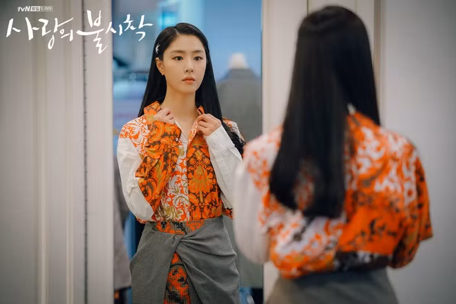Dù đã 36 tuổi nhưng nữ diễn viên Seo Ji Hye vẫn gây ấn tượng bởi nhan sắc trẻ trung và gu thời trang sành điệu chẳng kém các fashion icon (biểu tượng thời trang) đình đám.