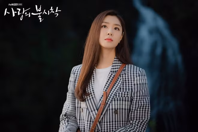 Seo Ji Hye khá kín tiếng. Cô từng vướng tin đồn hẹn hò với cầu thủ bóng chày Yun Sung Hwan. Trên mạng xã hội, người đẹp thường khoe khoảnh khắc cuộc sống thường ngày giản dị cùng gu thời trang thời thượng.