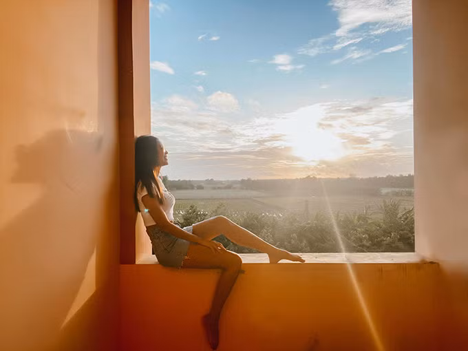Tranh thủ những lúc rảnh rỗi, Minh Tú cũng không quên lưu lại hình ảnh thơ mộng trong khu cách ly.