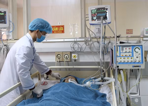 Hiện, chưa có thuốc giải độc so biển. Nếu phát hiện người bị ngộ độc do ăn so biển (nhầm lẫn với con sam biển), người thân nên cho bệnh nhân uống thật nhiều nước, gây ói hết thức ăn trong dạ dày càng nhanh càng tốt. Sau đó, đưa bệnh nhân đến cơ sở y tế gần nhất để điều trị.