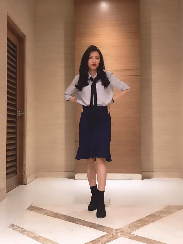 Được biết, đến nay, Mai Tường Vân chưa hề có một mảnh tình vắt vai dù đã 29 tuổi. Trang phục thường thấy của cô là áo sơ mi phối cùng chân váy hoặc quần jeans đơn giản.