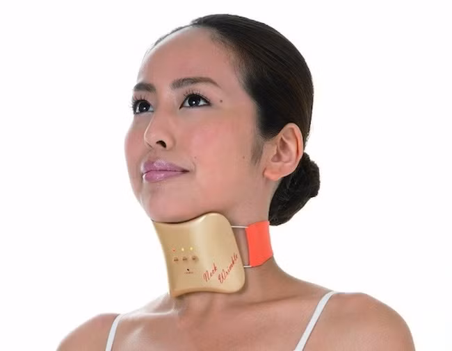 Thiết bị chống nhăn cổ: Ngoài da mặt, cổ cũng là bộ phận được hội chị em quan tâm vì thể hiện dấu hiệu lão hóa nhanh nhất. Sản phẩm sử dụng sóng vô tuyến và hệ thống sưởi để tạo ra hiệu ứng trẻ hóa cổ cho bạn gấp 3 lần.