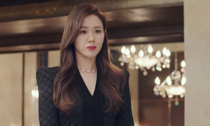 Với cách phối đồ tinh tế và nhan sắc trẻ trung, niễn viên Son Ye Jin luôn thu hút sự chú ý mỗi lần xuất hiện trên thảm đỏ và cả hình ảnh đời thường.