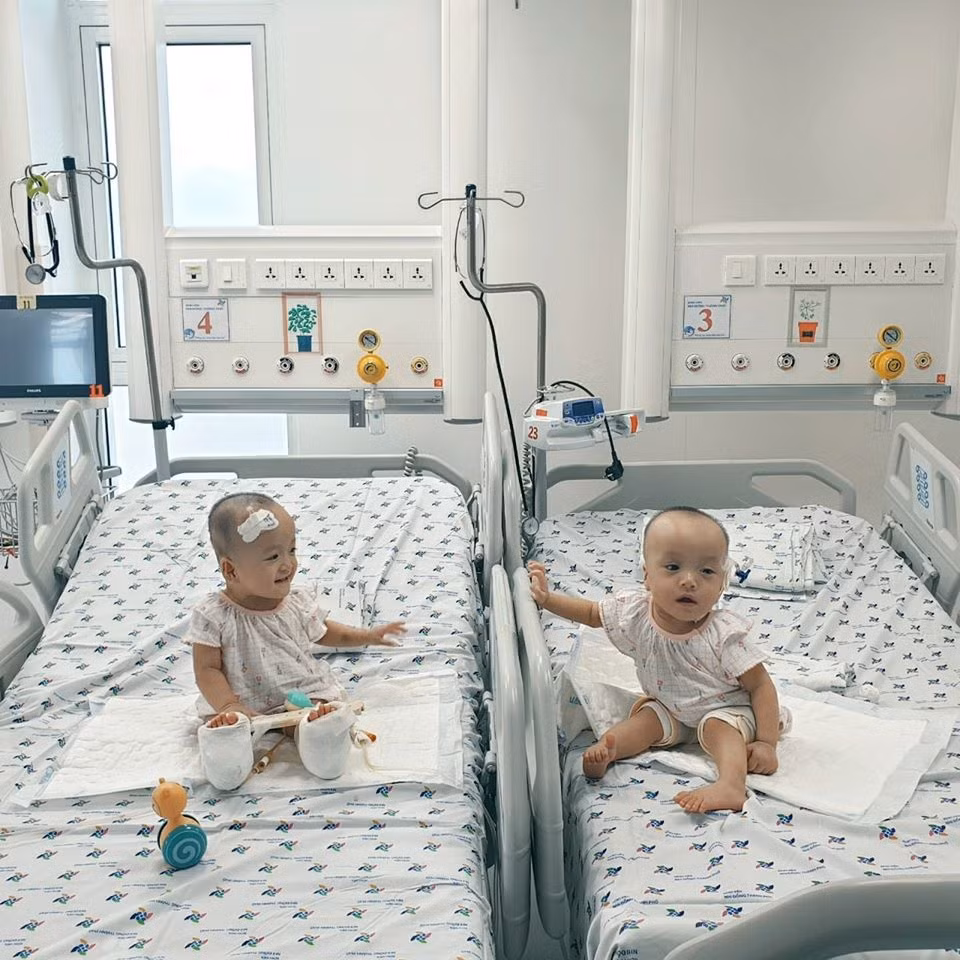 Tuy nhiên, chặng đường khó khăn, nguy hiểm nhất là việc phẫu thuật tách rời và quá trình hồi sức hậu phẫu đã diễn ra thành công, tốt đẹp.