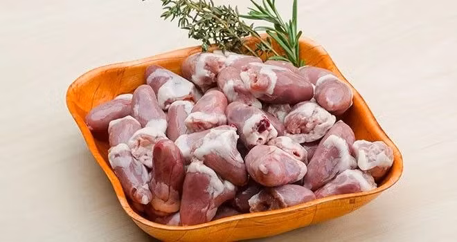 Nội tạng động vật: Các loại nội tạng động vật là một dạng thực phẩm cấm kị đối với người mắc bệnh gút. Tốt nhất là hãy loại bỏ phần lưỡi, gan, cật, óc hay ức để giảm thiểu nguy cơ đau do gút.