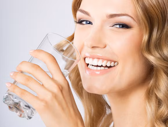 Vào những ngày trời nắng nóng, để có làn da khỏe mạnh và tránh bị lão hóa nhanh, việc bổ sung các đồ uống cấp ẩm cho da là rất quan trọng. Để có được làn da khỏe đẹp bất chấp thời tiết nắng nóng, ngoài chế độ chăm sóc da và dinh dưỡng phù hợp thì bạn cùng cần chú ý bổ sung đồ uống cấp ẩm cho da.