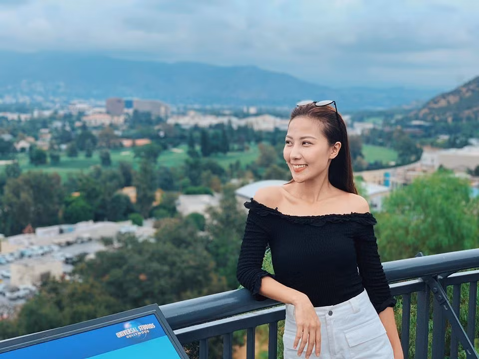 Ảnh đời thường năng động của MC thời tiết 9X.