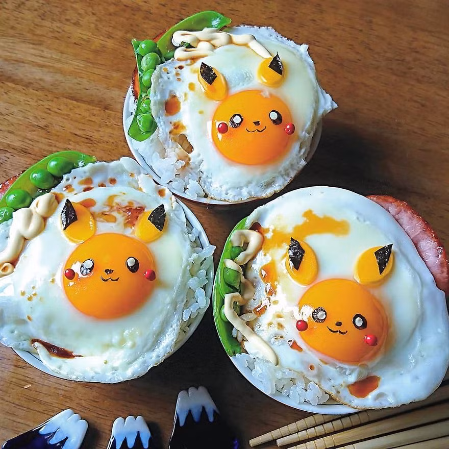Để kích thích sự thèm ăn của ba cô con gái 11, 9 và 7 tuổi, chị Etoni đã phải làm ra những bữa ăn đầy màu sắc để hấp dẫn con.