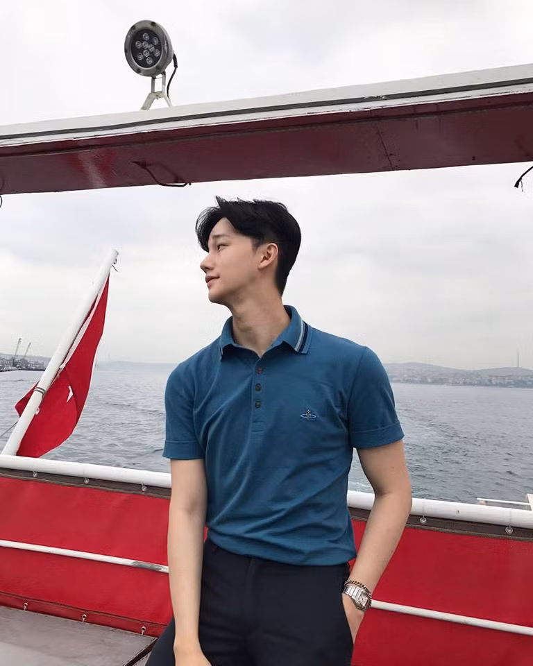 Sở hữu thân hình lý tưởng với chiều cao 1,85 m, Lee Yoo Ahn hiện làm người mẫu và từng tham gia nhiều sự kiện thời trang lớn. Ảnh: FB, Internet. Video "Minh Hằng chia sẻ về phong cách thời trang". Nguồn: VTC.