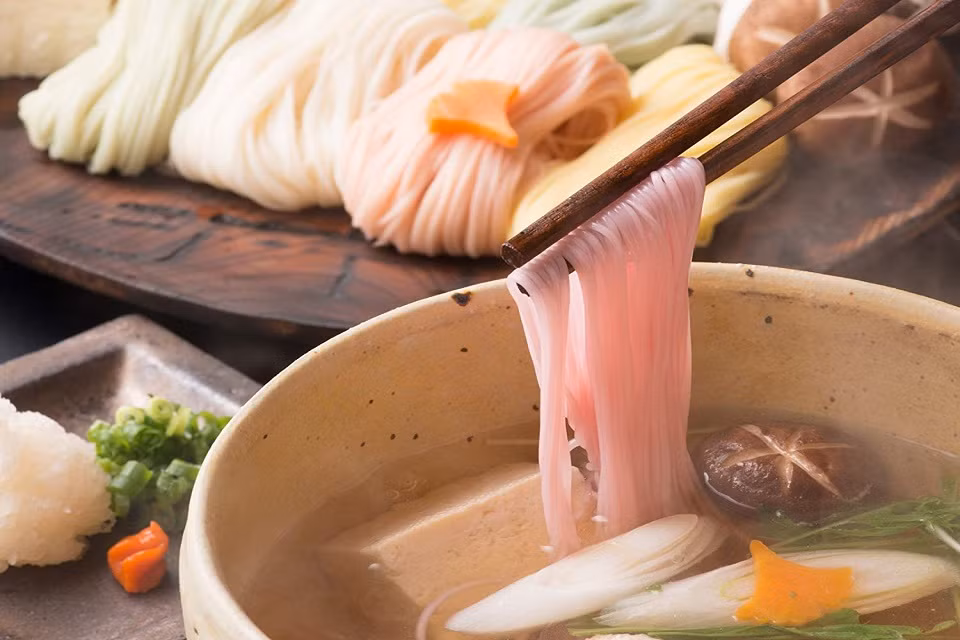 Loại mì này thường được ăn lạnh mát nên rất hợp với mùa hè.