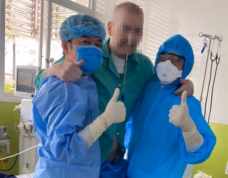 Kỳ diệu bệnh nhân 91 đứng dậy tập đi, giao tiếp tốt bằng lời nói Ky dieu benh nhan 91 dung day tap di, giao tiep tot bang loi noi
