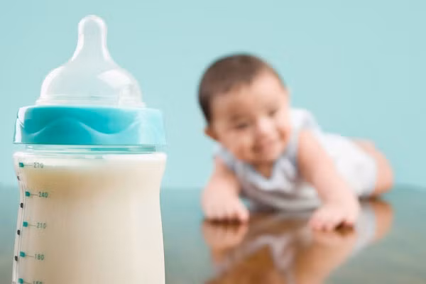 Có vài lựa chọn nếu chẳng may bé của bạn dị ứng với sữa bột có nguồn gốc từ sữa bò. Lựa chọn đầu tiên là sữa bột có nguồn gốc từ sữa đậu nành.