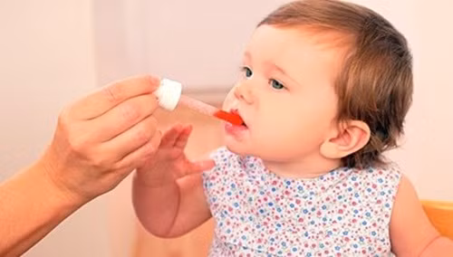 Các bác sĩ khuyến cáo, đã có nhiều trường hợp trẻ nhỏ và thanh thiếu niên được ghi nhận tử vong sau khi dùng codein. Họ kết luận: "Sự kết hợp giữa việc thiếu hiệu quả, nguy cơ say cấp tính và phụ thuộc và việc dùng các sản phẩm chứa codein bày bán phổ biến trên thị trường có thể không đáng sử dụng".