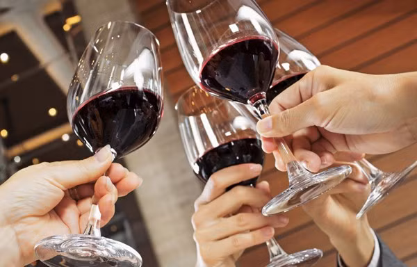 Người dân ở Úc bây giờ không còn lo lắng sau những buổi tiệc tùng chè chén say sưa bởi một phòng khám giải rượu vừa được mở ra để phục vụ những tiên tửu.