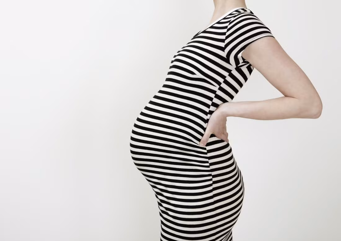 Trong 3 tháng giữa và cuối thai kỳ nên tăng trung bình 0,3 – 0,5kg/tuần. khi phụ nữ có thai vào 6 tháng cuối, nhu cầu hàng ngày cần tăng thêm 350kcal, 15g protein, còn canxi phải có 1.000mg, sắt có 30mg trong khẩu phần hàng ngày cộng thêm tăng cường vitamin nhóm B, C.