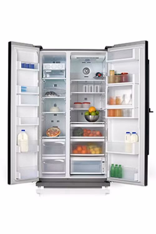 Sắp xếp gọn gàng và không để tủ lạnh quá tải. Nếu ngăn tủ quá đầy, bạn sẽ bị ngán ngẩm để tìm kiếm chọn lọc trong đống lộn xộn. Hãy soạn tủ và thanh lý đồ ăn hàng tháng để có thể loại bỏ những thực phẩm hết hạn và không dùng đến. Dành mục tiêu để lại vài khoảng trống cho ngăn tủ để có thể chèn thực phẩm dinh dưỡng vào bất cứ lúc nào