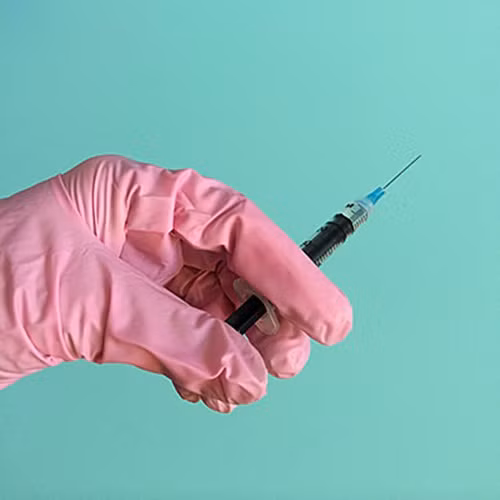 Biện pháp tránh thai. Một khi bạn ngừng sử dụng biện pháp tránh thai bằng hormone, bạn có thể mang thai trong một tháng. Tuy nhiên nếu bạn tiêm thuốc tránh thai giúp bạn tránh thai trong 12-14 tuần. Một số chị em sẽ có bầu lại khoảng một tháng khi hiệu quả của thuốc hết, một số lại có thể mất đến một năm. Vì thế, bác sĩ khuyến cáo nên nên ngừng tiêm thuốc ngừa thai vài tháng nếu có ý định mang thai.